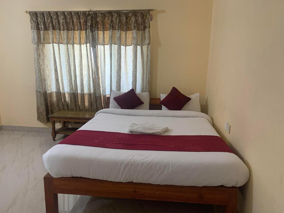 Hotel Peace Ganga Inn Pokhara Zewnętrze zdjęcie