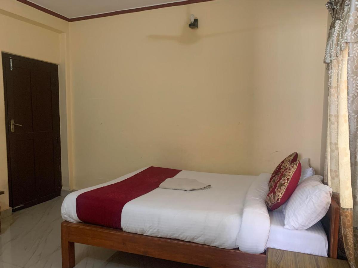 Hotel Peace Ganga Inn Pokhara Zewnętrze zdjęcie