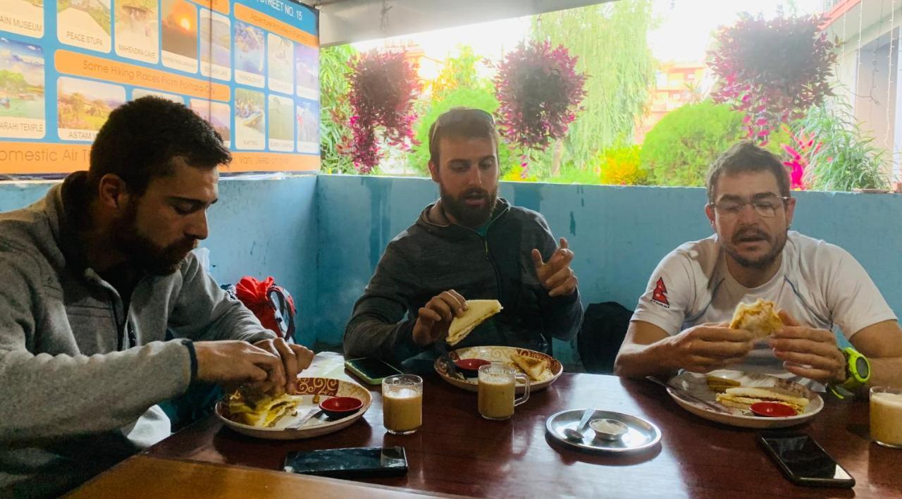 Hotel Peace Ganga Inn Pokhara Zewnętrze zdjęcie