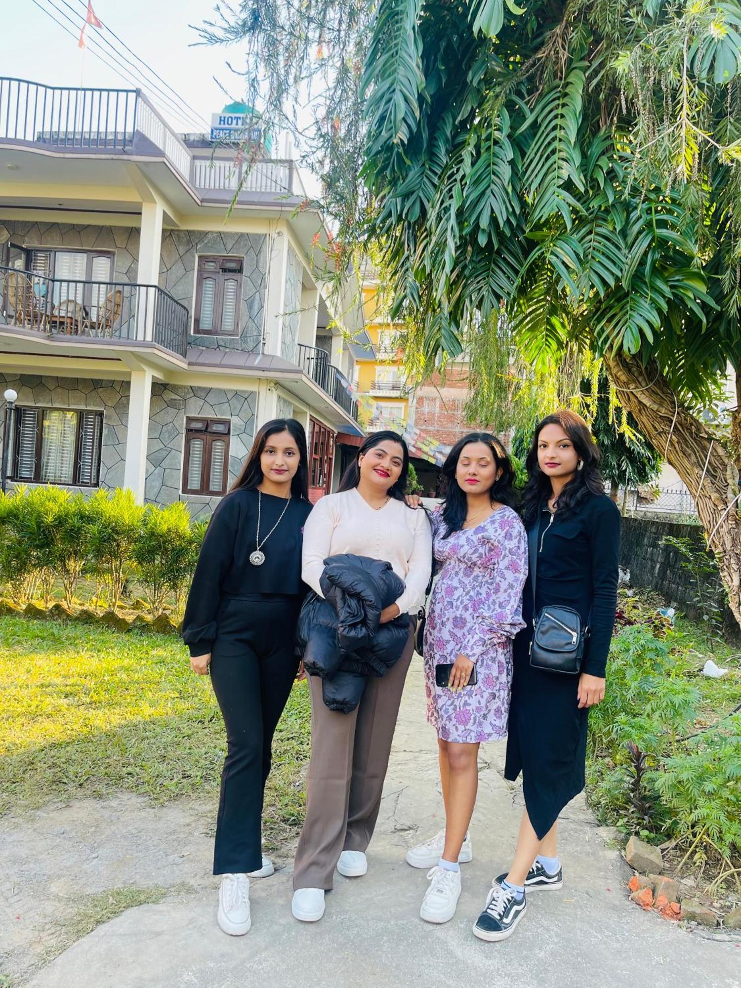 Hotel Peace Ganga Inn Pokhara Zewnętrze zdjęcie