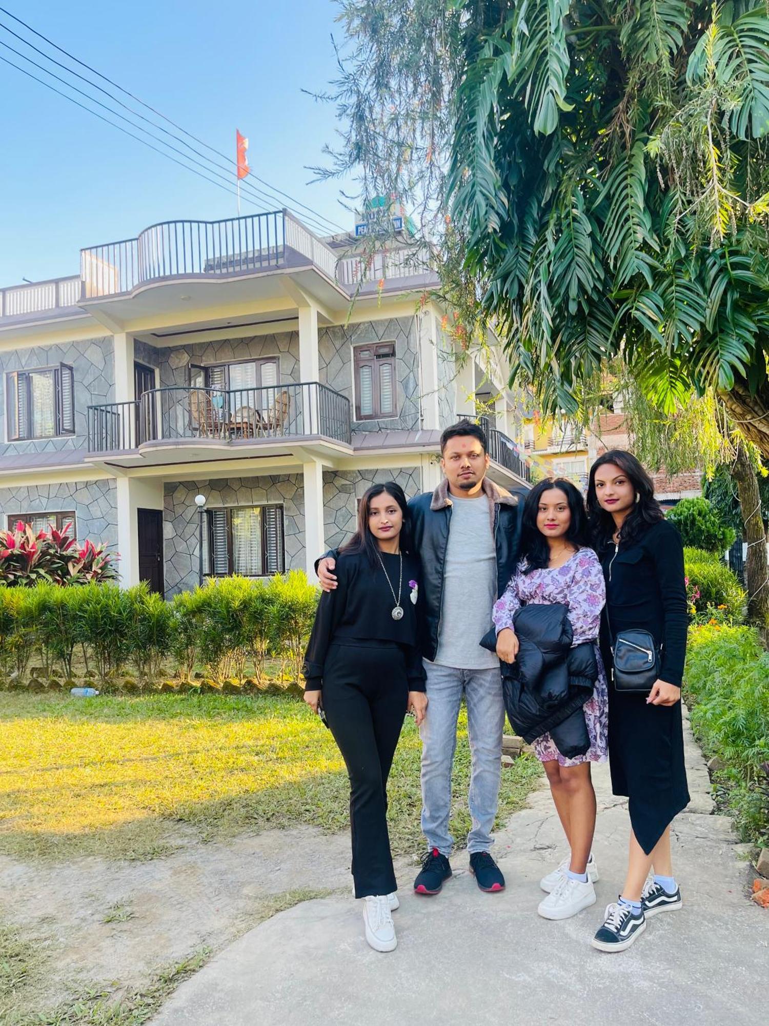 Hotel Peace Ganga Inn Pokhara Zewnętrze zdjęcie