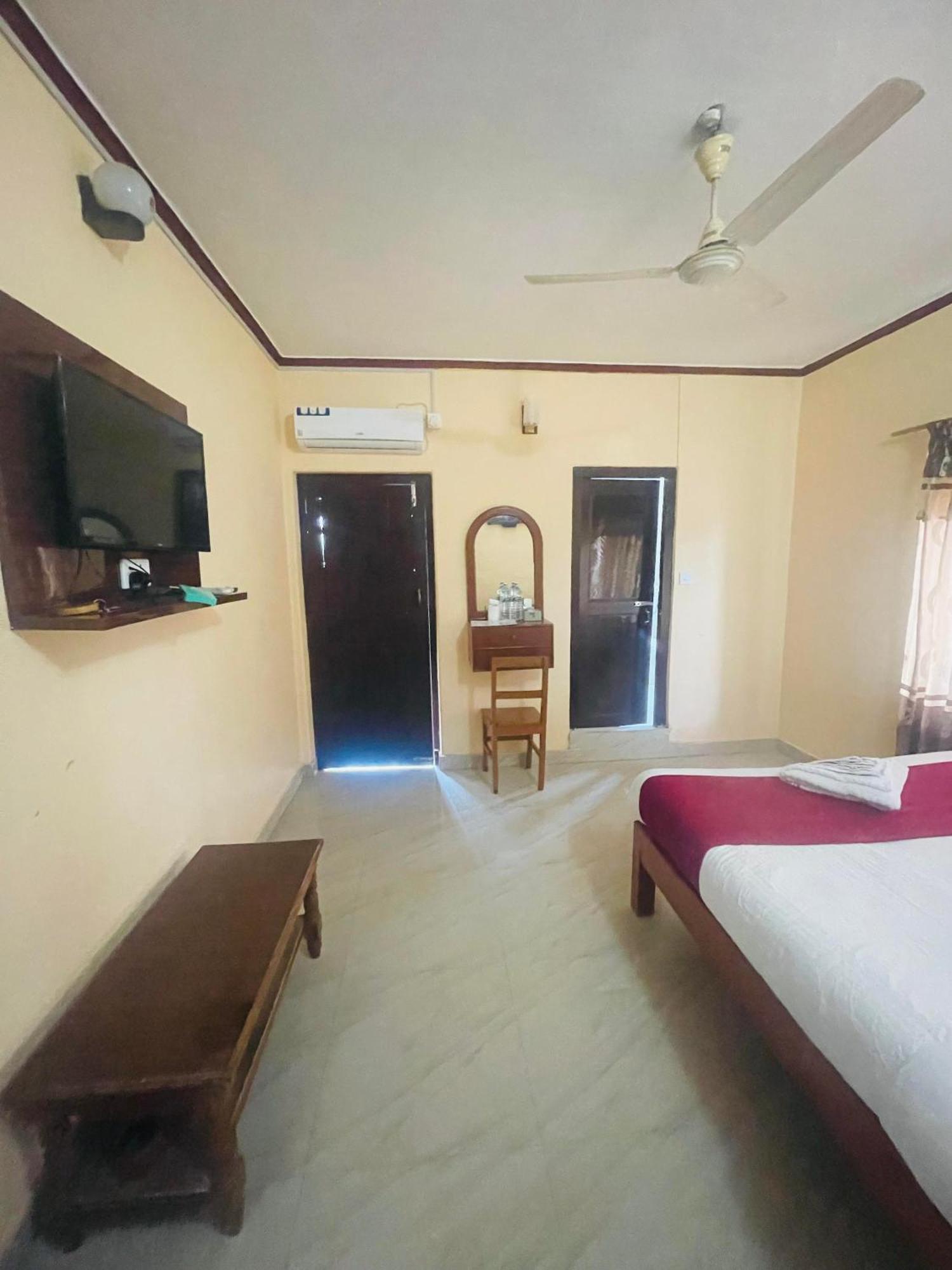 Hotel Peace Ganga Inn Pokhara Zewnętrze zdjęcie
