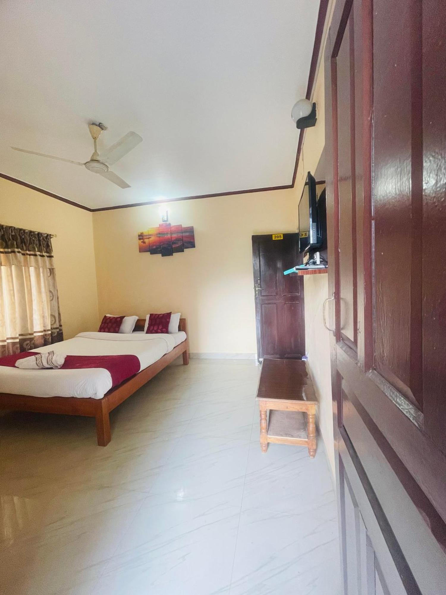 Hotel Peace Ganga Inn Pokhara Zewnętrze zdjęcie