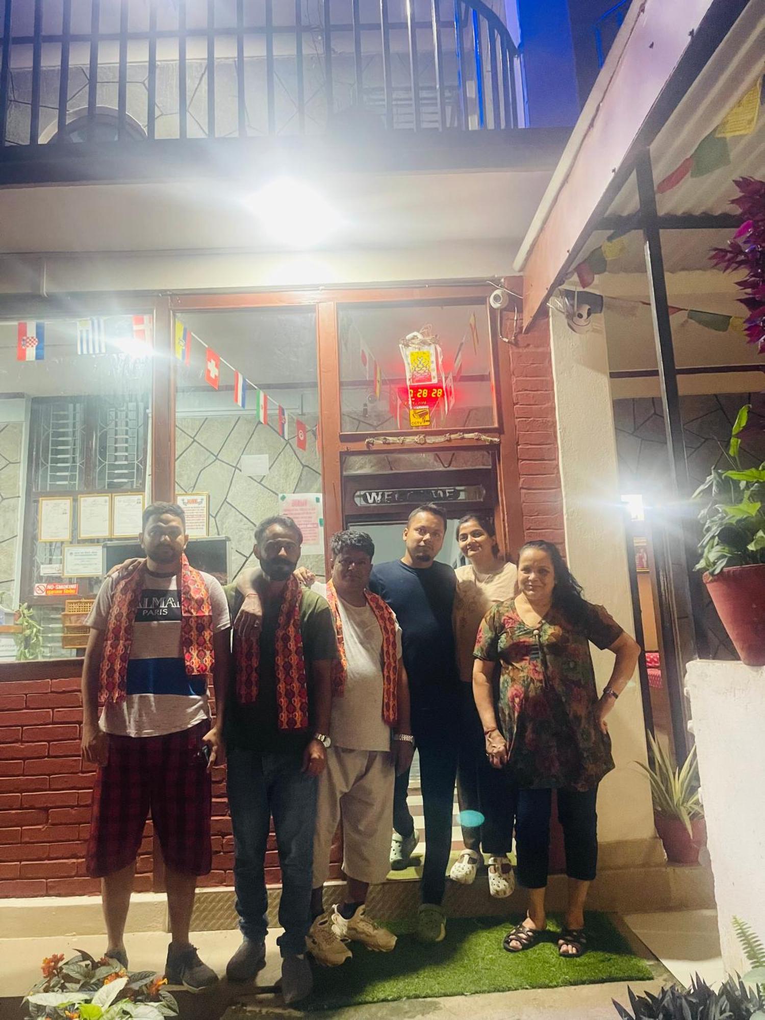 Hotel Peace Ganga Inn Pokhara Zewnętrze zdjęcie