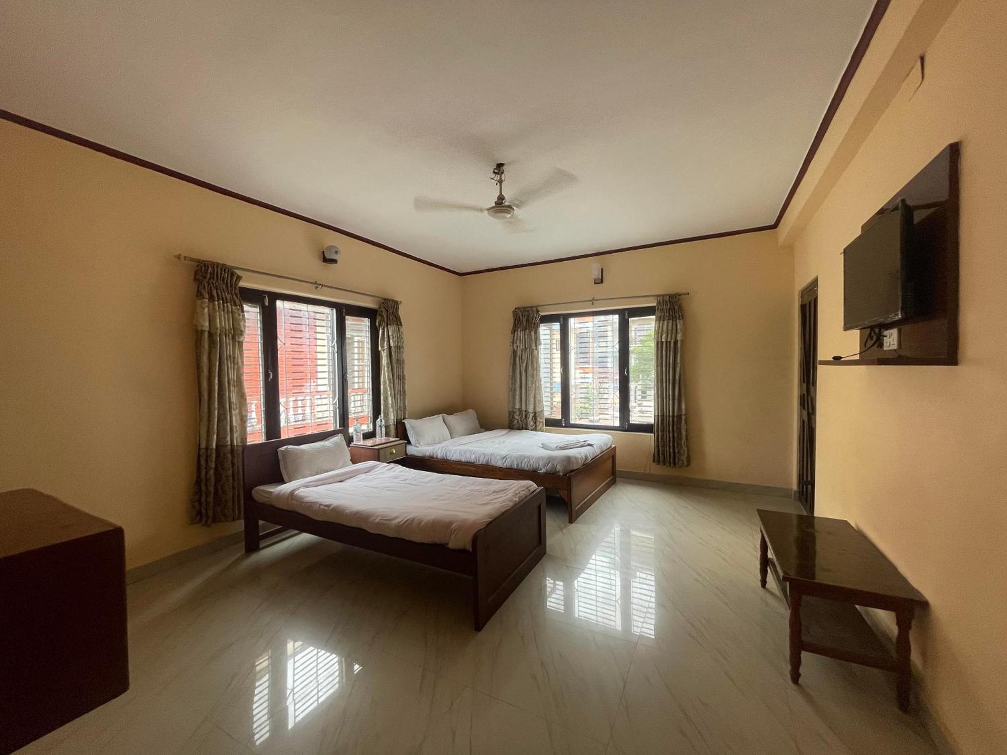 Hotel Peace Ganga Inn Pokhara Zewnętrze zdjęcie