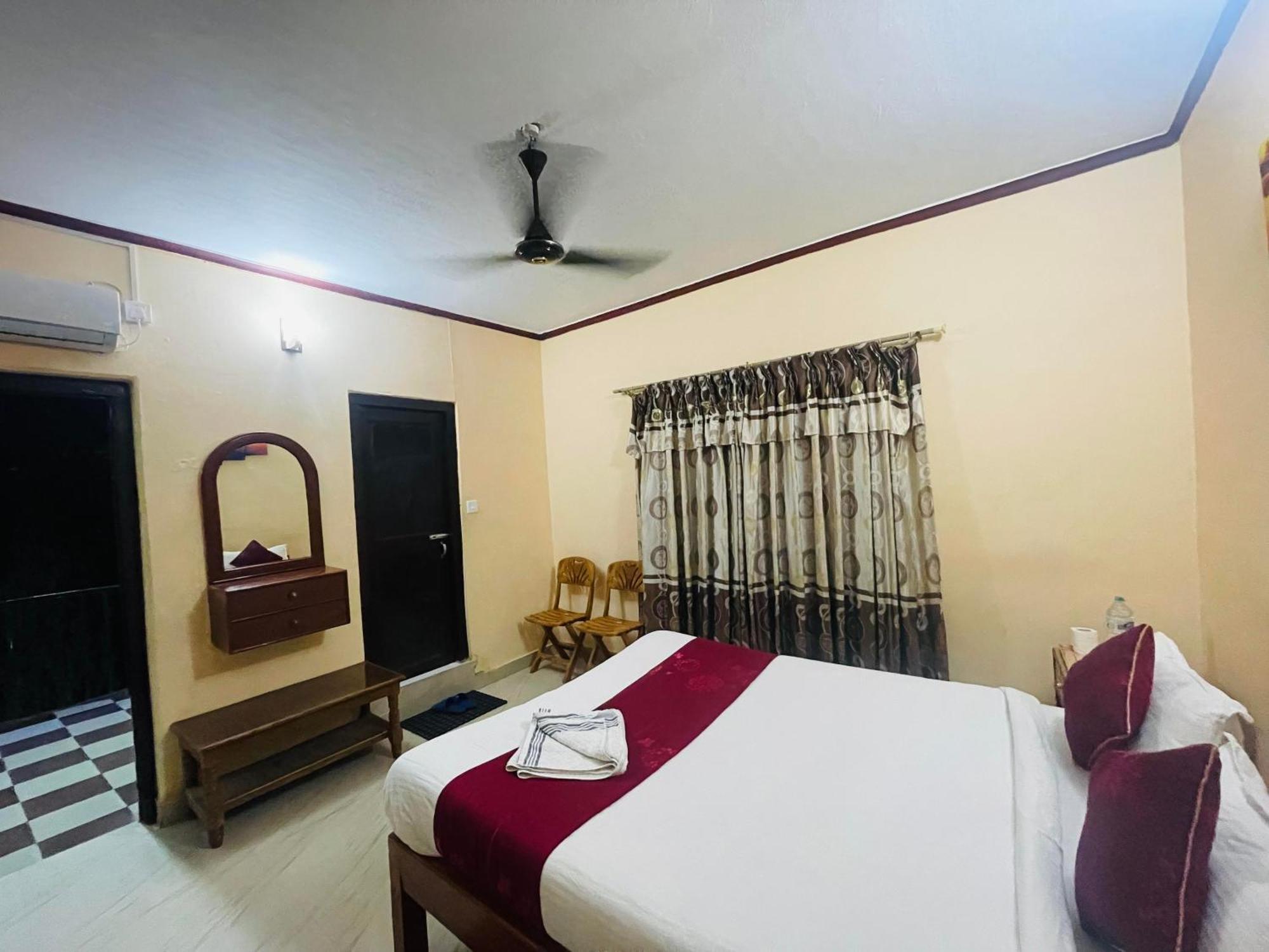 Hotel Peace Ganga Inn Pokhara Zewnętrze zdjęcie